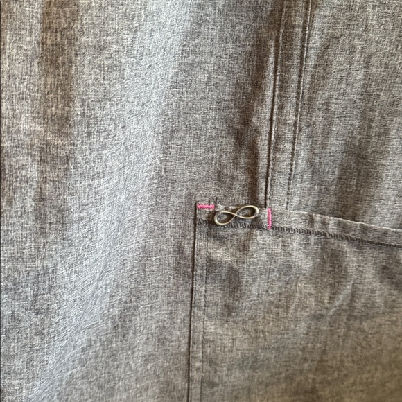 Cherokee Infinity Gray Scrubs Nurse Top with Pink Trim Women’s Size XL Medical - Picture 4 of 5